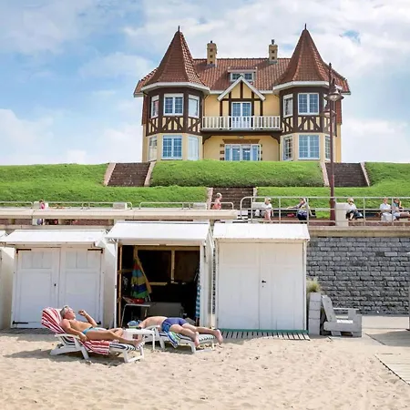 Lägenhet Cozy Beachfront Retreat De Haan