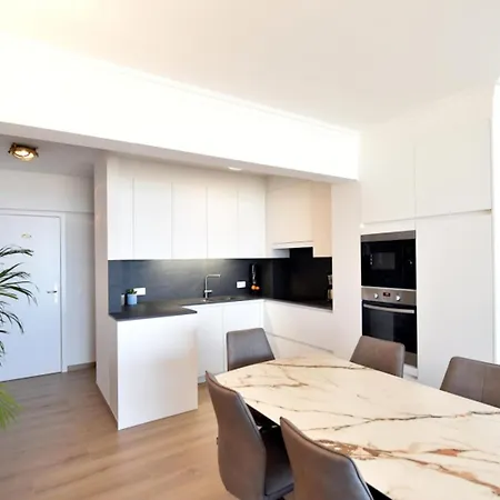 Lägenhet Cozy Beachfront Retreat