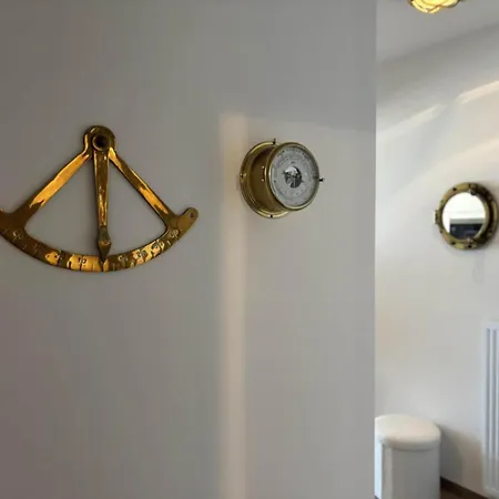 Cozy Beachfront Retreat Lägenhet De Haan