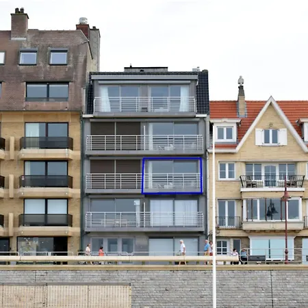 Lägenhet Cozy Beachfront Retreat De Haan